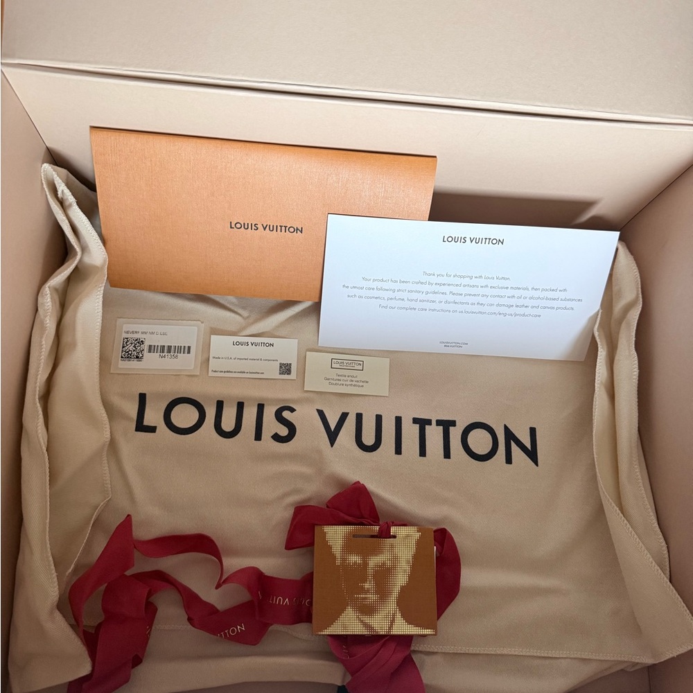Louis Vuitton Neverfull MM Tote - Damier Ebene + Cherry with original packaging - Picture 14 of 16